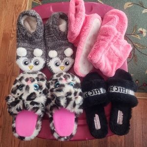 Bundle of 4 pairs of slippers